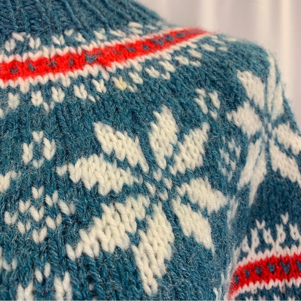 Hand Knit Fair Isle-style Snowflake Sweater - Picture 8 of 8